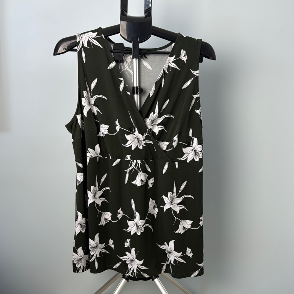 41 Hawthorn Olive and White Floral Blouse